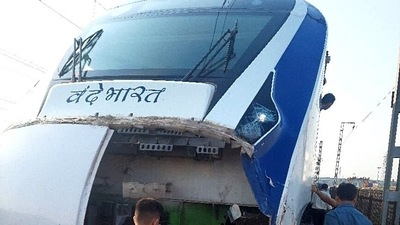 A Vande Bharat train heading from Mumbai Central to Gandhinagar in Gujarat rammed into a cattle at 8.17 am near near Atul in Mumbai Central Division on Saturday. (ANI) A Vande Bharat train heading from Mumbai Central to Gandhinagar in Gujarat rammed into a cattle at 8.17 am near near Atul in Mumbai Central Division on Saturday. (ANI)