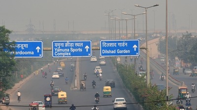 According to the Central Pollution Control Board (CPCB), the concentration of lung-damaging fine particles known as PM2.5 was above 400 micrograms per cubic metre at 10 am in the capital, around seven times the safe limit of 60 micrograms per cubic metre, in many areas. (PTI) According to the Central Pollution Control Board (CPCB), the concentration of lung-damaging fine particles known as PM2.5 was above 400 micrograms per cubic metre at 10 am in the capital, around seven times the safe limit of 60 micrograms per cubic metre, in many areas. (PTI)