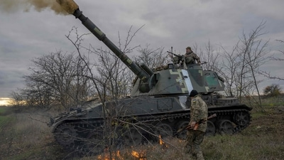 Russia-Ukraine War: Ukrainian artillery unit members fire towards Kherson. (AFP)