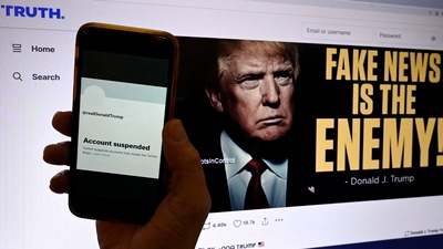 Donald Trump On Twitter: Suspended Twitter account of former US President Donald Trump is displayed on a mobile phone with former US President Trump's Truth's page. (AFP) Donald Trump On Twitter: Suspended Twitter account of former US President Donald Trump is displayed on a mobile phone with former US President Trump's Truth's page. (AFP)