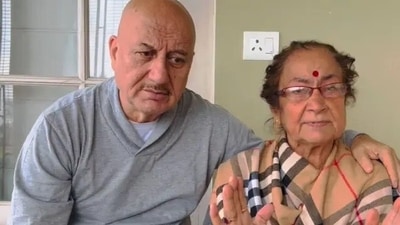 Anupam Kher recently interviewed mom Dulari Kher.