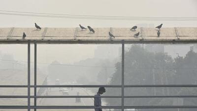 Gurugram, India - Oct. 29, 2022: Smog over the foot over bridge at Signature Chowk early in the morning, in Gurugram, India, on Saturday, October 29, 2022. (Photo by Vipin Kumar/ Hindustan Times) (Hindustan Times)