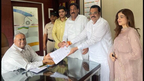 Plunging into grassroot politics, kin of heavyweights too in fray for zila parishad polls