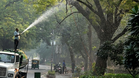 An AQI between zero and 50 is considered "good", 51 and 100 "satisfactory", 101 and 200 "moderate", 201 and 300 "poor", 301 and 400 "very poor", and 401 and 500 "severe".An AQI between zero and 50 is considered "good", 51 and 100 "satisfactory", 101 and 200 "moderate", 201 and 300 "poor", 301 and 400 "very poor", and 401 and 500 "severe".(PTI)