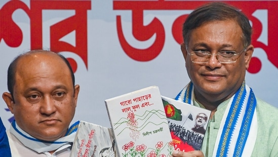 File photo of Bangladesh minister Muhammad Hasan Mahmud (right) at an event in Kolkata.(PTI)