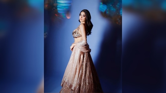 Janhvi Kapoor posed elegantly in her Manish Malhotra lehenga set ahead of stepping out for a Diwali bash.(Instagram/@manishmalhotra05)