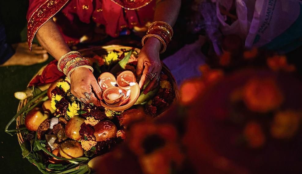 Alongside following rituals, the youngsters are elated to feast on delicious home cooked prasad that includes kheer and thekuas. (Photo: Shutterstock)