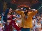 Shraddha Kapoor and Varun Dhawan in a still from Bhediya song Thumkeshwari. Shraddha Kapoor and Varun Dhawan in a still from Bhediya song Thumkeshwari.