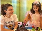 Soha Ali Khan was amused to see a warning on Inaaya's door. Soha Ali Khan was amused to see a warning on Inaaya's door.