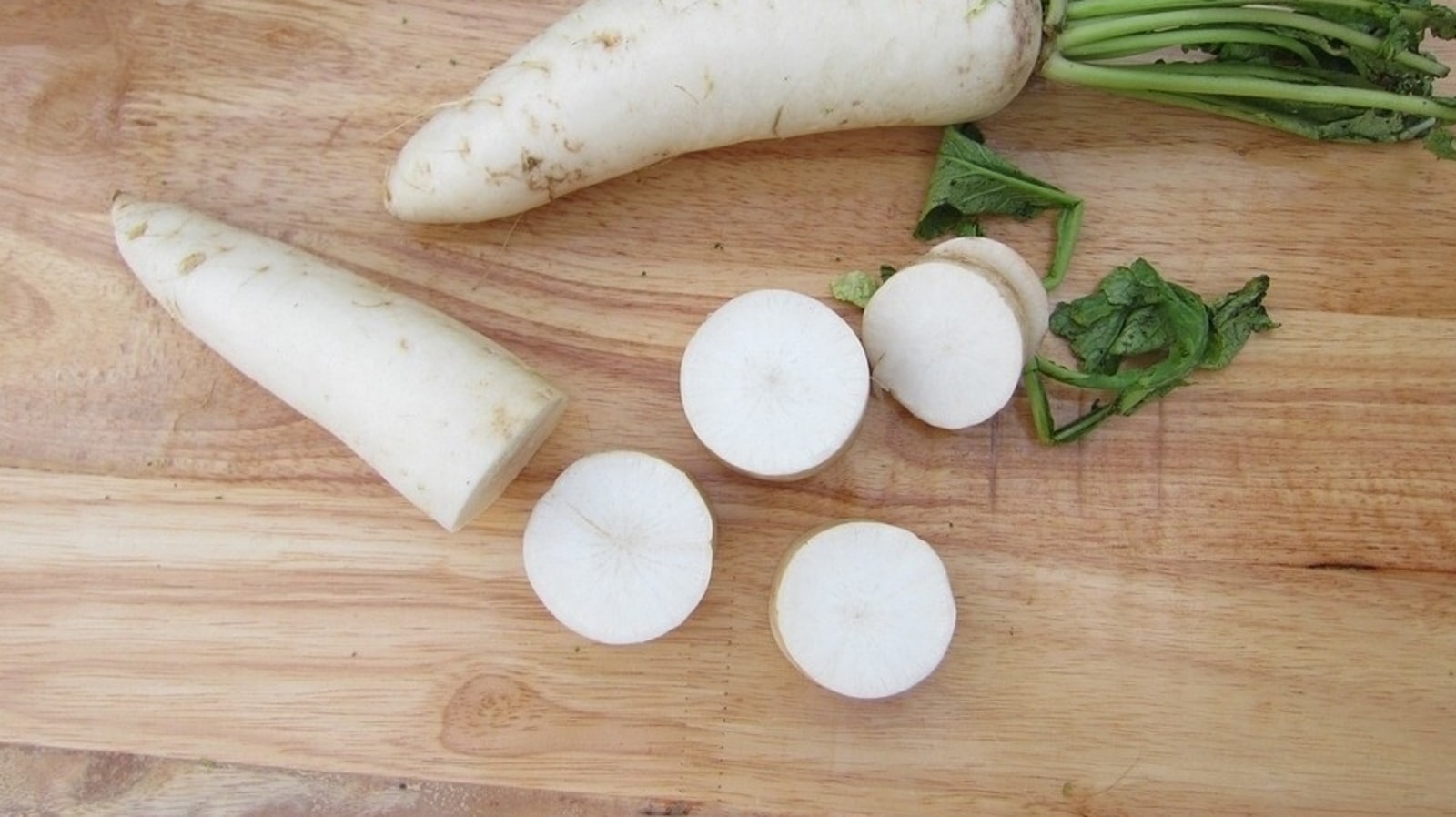 surprising-benefits-of-mooli-or-radish-from-managing-diabetes-to-preventing-cancer