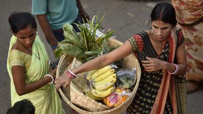 Noida, India – October 29, 2022: Residents buy fruits, vegetables, and other items for Chhath Pooja festivities at the Sector 5 Harola Market, in Noida, India, on Saturday, October 29, 2022. (Photo by Sunil Ghosh/ Hindustan Times) (Hindustan Times)
