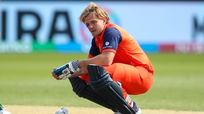Blood drips from a cut on the face of Netherlands batter Bas de Leede after her was hit while batting during the ICC T20 World Cup 2022 match between Pakistan and Netherlands at the Perth Stadium (AP) Blood drips from a cut on the face of Netherlands batter Bas de Leede after her was hit while batting during the ICC T20 World Cup 2022 match between Pakistan and Netherlands at the Perth Stadium (AP)
