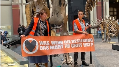 The activists were part of the group Uprising of the Last Generation. (Twitter)