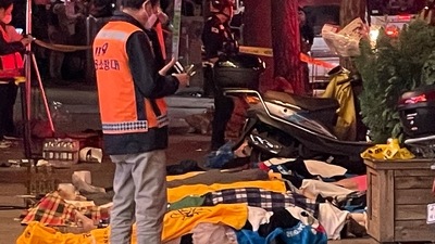South Korea: Bodies of victims, believed to have suffered cardiac arrest, are covered with blankets. (AFP) South Korea: Bodies of victims, believed to have suffered cardiac arrest, are covered with blankets. (AFP)