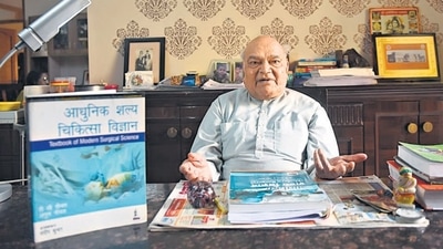 Prof Trilok Chandra Goel, 85, a former professor of surgery at King George Medical University, ( KGMU), Lucknow, is perhaps the first writer to have written books in Hindi for medical students. (HT Photo) Prof Trilok Chandra Goel, 85, a former professor of surgery at King George Medical University, ( KGMU), Lucknow, is perhaps the first writer to have written books in Hindi for medical students. (HT Photo)