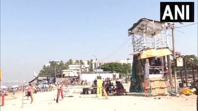 The PM said Chhath is now getting organised on a large scale in different districts of Maharashtra along with Delhi, Mumbai, and many parts of Gujarat. Visual from Mumbai's Juhu beach on Saturday. (ANI)