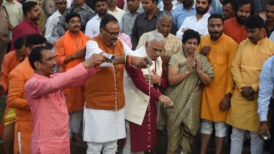 Deputy chief minister Brajesh Pathak along with devotees office Chhath puja on the banks of the Gomti river in Lucknow. ( Deepak Gupta/ Hindustan Times) Deputy chief minister Brajesh Pathak along with devotees office Chhath puja on the banks of the Gomti river in Lucknow. ( Deepak Gupta/ Hindustan Times)