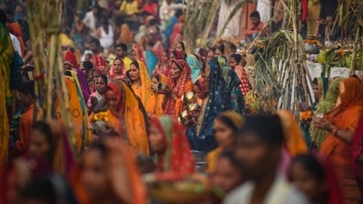 On the second day, the parvaitin cooks roti and rice kheer and serves it as a bhog to the 'Chandradevta' (Moon God). (Sanchit Khanna/ Hindustan Times) On the second day, the parvaitin cooks roti and rice kheer and serves it as a bhog to the 'Chandradevta' (Moon God). (Sanchit Khanna/ Hindustan Times)