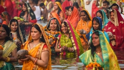 Devotees are seen performing rituals inside an artificial pond created by the Delhi government for Chhath Puja in New Delhi. (Sanchit Khanna/ Hindustan Times) Devotees are seen performing rituals inside an artificial pond created by the Delhi government for Chhath Puja in New Delhi. (Sanchit Khanna/ Hindustan Times)