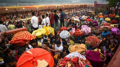 On the first day the parvaitin (the main worshiper who observes fast) cooks the Satvik Kaddu Bhaat along with pulses, and serves it as a bhog to the deity in the afternoon. (Sanchit Khanna/ Hindustan Times) On the first day the parvaitin (the main worshiper who observes fast) cooks the Satvik Kaddu Bhaat along with pulses, and serves it as a bhog to the deity in the afternoon. (Sanchit Khanna/ Hindustan Times)