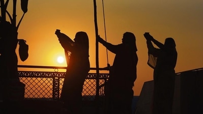 Devotees will offer Arghya to the setting sun on the auspicious occasion of Chhath Puja. (HT_PRINT) Devotees will offer Arghya to the setting sun on the auspicious occasion of Chhath Puja. (HT_PRINT)
