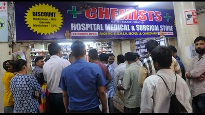 The area occupied by the chemist shop at Booth Number 6, is currently 329.16 square feet, whereas as per drawings, the original area was 151.87 square feet, said the committee’s report. (HT Photo)