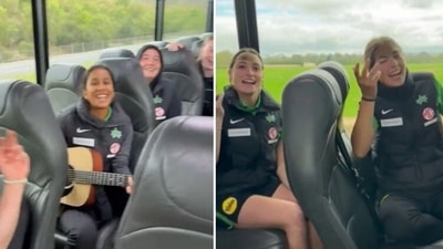 Jemimah Rodrigues sings Channa Mereya with her Melbourne Stars teammates Jemimah Rodrigues sings Channa Mereya with her Melbourne Stars teammates