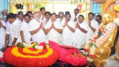Chief minister Stalin, in a tweet, hailed Thevar as "south India's Bose" and recalled the leader's bravery and sacrifice. (M.K Stalin/Twitter)