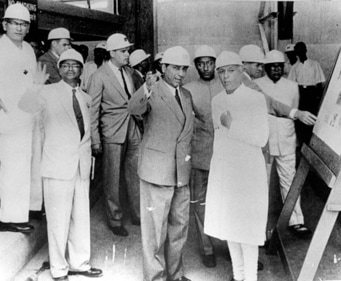 Homi Bhabha with India's first Prime Minister Jawaharlal Nehru. (Congress/ Twitter)