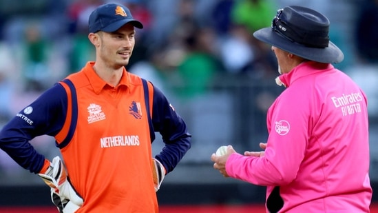 Netherlands captain Scott Edwards (L) talks to the umpire Richard Illingworth during the ICC T20 World Cup 2022 match between Pakistan and Netherlands at the Perth Stadium(AFP)