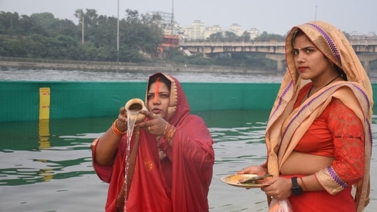 Prime Minister Narendra Modi in his "Mann Ki Baat" radio address on Sunday said that Chhath Puja is a great example of 'Ek Bharat, Shreshtha Bharat'. (Deepak Gupta/HT)