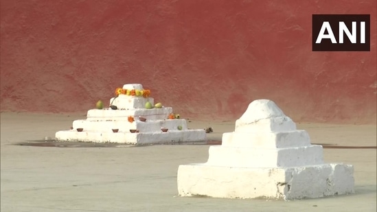 On the fourth and final day of Chhath, Dusri Arghya is given to the rising Sun and it is known as Usha Arghya.(ITO ghat, Yamuna, Delhi)(ANI)