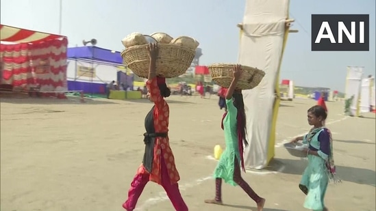 On the third day of Chhath Puja, the Delhi administration has decorated the ITO Ghat near the Yamuna river for devotees to offer prayers on Arghya to the setting sun and on Usha Arghya to the rising sun. (Patipal Ghat, Ganga, Patna)(ANI)