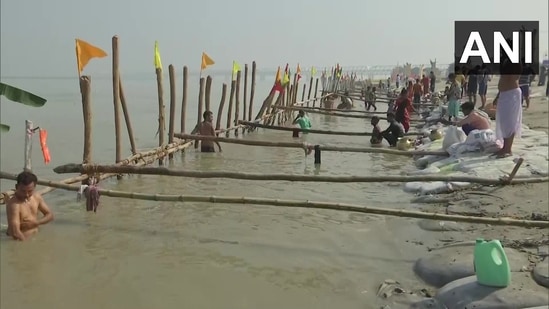 The 36 hours long fast is broken after giving Arghya to the Sun on the last day.(Patipal Ghat, Ganga, Patna)(ANI)