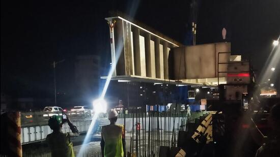 This bridge once completed will bring relief for motorists travelling from Mumbai to Thane, Nashik, Gujrat and Pune. (HT PHOTO)