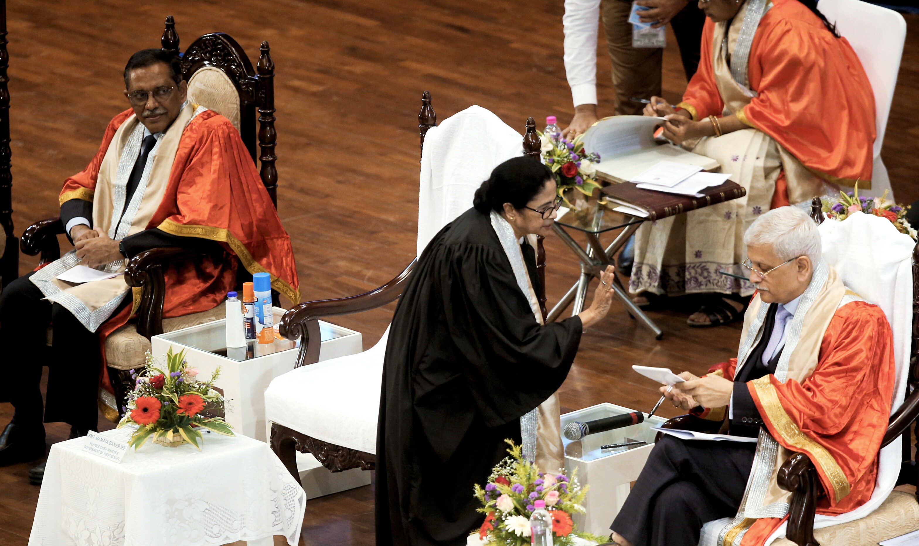 West Bengal chief minister Mamata Banerjee interacts with Chief Justice of India (CJI) Justice UU Lalit at the 14 Convocation ceremony of the West Bengal National University of Juridical Sciences, as Calcutta High Court Chief Justice Prakash Srivastava looks on, in Kolkata on Sunday. (ANI Photo) (Utpal Sarkar) West Bengal chief minister Mamata Banerjee interacts with Chief Justice of India (CJI) Justice UU Lalit at the 14 Convocation ceremony of the West Bengal National University of Juridical Sciences, as Calcutta High Court Chief Justice Prakash Srivastava looks on, in Kolkata on Sunday. (ANI Photo) (Utpal Sarkar)