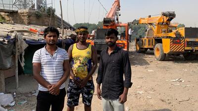 Locals said there was total chaos all around as the lighting system on the Morbi bridge also collapsed and nothing was visible even as loud screams for help could be heard. (HT Photo) Locals said there was total chaos all around as the lighting system on the Morbi bridge also collapsed and nothing was visible even as loud screams for help could be heard. (HT Photo)