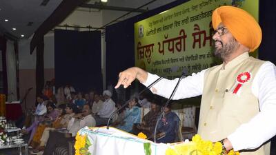 Cabinet minister Kuldeep Singh Dhaliwal at a seminar on women empowerment at Guru Nanak Stadium in Ludhiana. (Harvinder` Singh/HT)