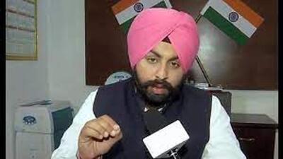 According to mining and geology minister, Punjab, Harjot Singh Bains, anyone who wants to dig up to three feet from an area of 2 acres will get permission through a WhatsApp message. The Punjab government has announced to simplify the process for soil excavation. (HT File Photo)