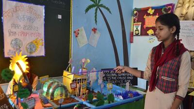 A student demonstrating her science models at the science fair held at Government Senior Secondary School, Ayali Khurd, in Ludhiana. (Harvinder` Singh/HT)