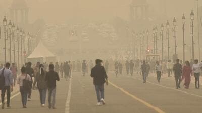 Commuters on Kartavya Path in Delhi on Monday. (Sanjeev Verma/HT Photo)