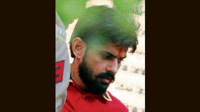 Gangster Lawrence Bishnoi was brought on transit remand from Jalandhar by the Amritsar rural police before presenting him in a local court here. Bishnoi had been on a 10-day remand with the Jalandhar commissionerate police in a case pertaining to the sale and purchase of weapons. (HT File Photo)