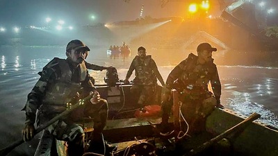 Army personnel during a rescue operation after the collapse of a suspension bridge over the Machchhu river on Monday, Oct. 31, 2022. (PTI) Army personnel during a rescue operation after the collapse of a suspension bridge over the Machchhu river on Monday, Oct. 31, 2022. (PTI)