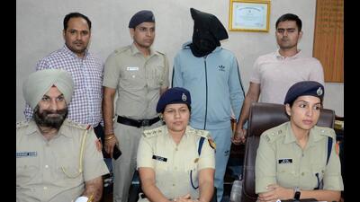 SP City Shruti Arora addressing the media regarding the arrest in Chandigarh on Monday. (Ravi Kumar/HT)