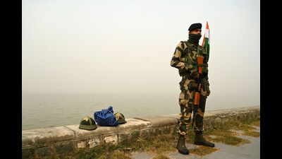 Border Security Force (BSF) soldier stands guard along the Dal Lake in Srinagar on Monday. (AFP) Border Security Force (BSF) soldier stands guard along the Dal Lake in Srinagar on Monday. (AFP)