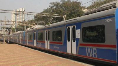 Mumbai, India – December 24, 2017: Western Railway today trial of AC local train along with General Manger and Western Railway Staff from Churhcgate to Borivali, it will be starting from 25th Dec 2017 on occasion of Christmas , in Mumbai, India, on Sunday, Dec 24, 2017. (Photo by Bhushan Koyande/HT) (Bhushan Koyande)