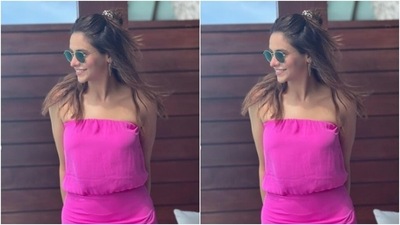 Aamna’s off-shoulder pink dress featured tier details near to the waist and frill details.  (Instagram/@aamnasharifofficial)