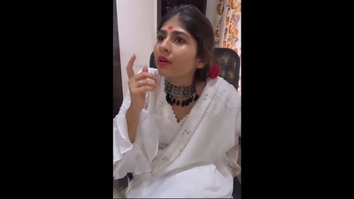 Chandni mimicking Alia Bhatt's inspiring Azad Maidan speech from the film Gangubai Kathiawadi. (Instagram/@chandnimimic) Chandni mimicking Alia Bhatt's inspiring Azad Maidan speech from the film Gangubai Kathiawadi. (Instagram/@chandnimimic)