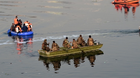 A century-old cable suspension bridge collapsed into the Machchu river in Gujarat's Morbi district on Sunday sending hundreds plunging into the water and reportedly killing at least 134 in one of the worst accidents in the country in the past decade.(AFP)