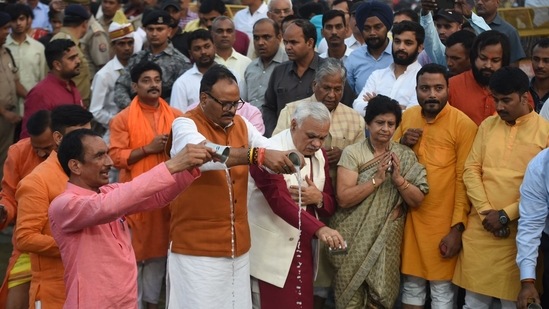 Deputy chief minister Brajesh Pathak along with devotees perform Chhath puja rituals on the banks of the Gomti river in Lucknow.(HT Photo/Deepak Gupta)